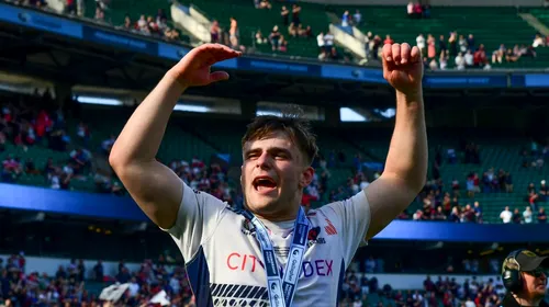 Un român de 23 de ani va juca în naționala Angliei de rugby la Cupa Mondială! Theo Dan a fost convocat în lotul de 33, după ce i-a refuzat pe „stejari”. Alin Petrache recunoaște: „M-am ținut de capul lui un an. A avut argumente” | EXCLUSIV