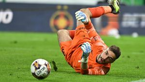 Asta ar fi o adevărată lovitură de teatru: unde ar putea juca în sezonul viitor portarul Răzvan Sava, transferat de Udinese de la CFR Cluj!