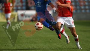 Cornel Dinu îl face PRAF pe Alexe:** "Să șocheze prin joc, nu prin frizură! Nu te poți prezenta așa la Dinamo"