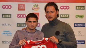 OFICIAL | Răzvan Marin, prezentat la Standard Liege! Reacția belgienilor: "Multe cluburi și-au arătat interesul pentru el, dar a fost atras de proiectul nostru!"