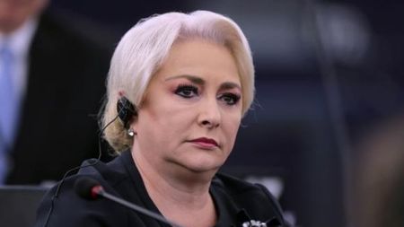 Viorica Dăncilă i-a felicitat pe băieții lui Rădoi după victoria cu 4-1 în fața Croației! Oamenii i-au râs în față: "Ei ne fac mândri, tu ne-ai făcut de râsul planetei"