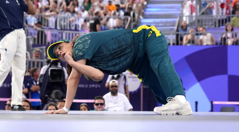 „Cel mai penibil lucru pe care l-am văzut vreodată”. Momentul în care o sportivă din Australia a dansat break-dance „ca un copil mic” la Jocurile Olimpice a devenit viral şi a stârnit reacții dure în toată lumea