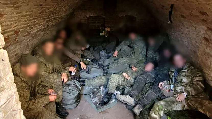 În interiorul taberei de prizonieri a lui Putin pentru trupele rusești, unde bărbații sunt amenințați cu execuția în masă