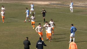 Performanța ultimilor ani pentru Metaloglobus! A învins Corvinul, s-a calificat în play-off și va lupta pentru promovare. Ianis Zicu i-a dedicat victoria lui Luca Manolache: ”Cu sufletul și mintea la el”