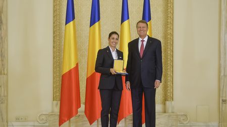 VIDEO | Loredana Dinu: "Am simțit că leșin și mă reîntorc în luptă. Și iar leșin". Reacția spadasinei după ce a fost decorată de Iohannis
