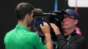 Cui i-a fost adresat mesajul ironic scris de Novak Djokovic pe camera de filmat după ce l-a eliminat pe Jannik Sinner. Sârbul a oferit detalii la conferința de presă