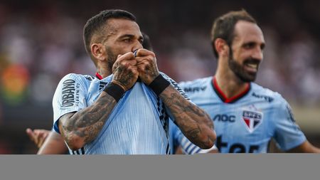 Debut de vis pentru Dani Alves, la Sao Paulo. VIDEO | Cel mai titrat fotbalist a adus victoria echipei sale cu unicul gol al meciului