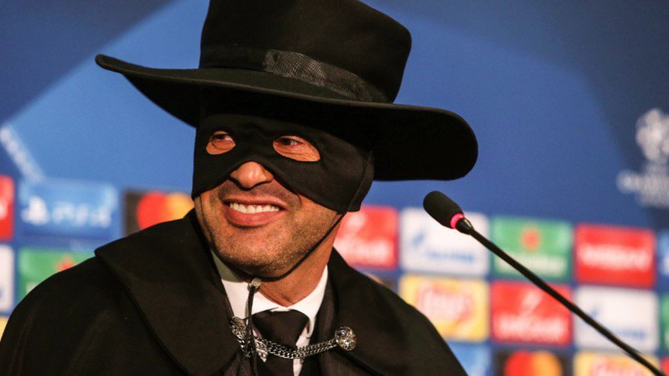 Așa se sărbătorește calificarea în primăvara Ligii! "Zorro", omul care a trimis-o pe Napoli în Europa League: "E cea mai frumoasă conferință de presă din viața mea"