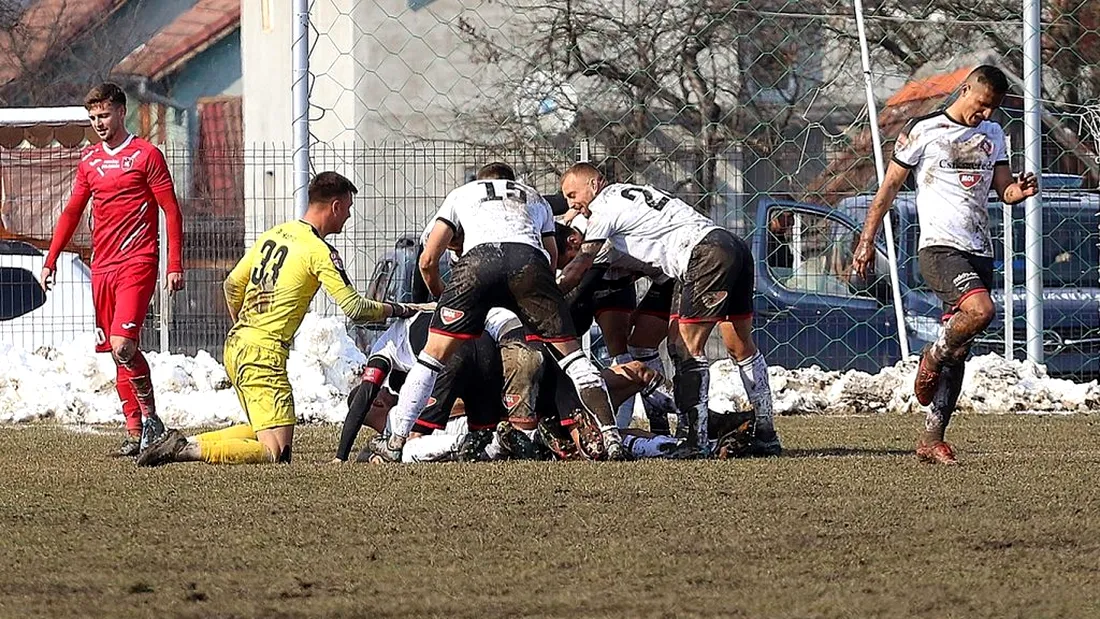 ”Călăreții roșii” s-au împotmolit în mocirlă! FK Miercurea Ciuc i-a aplicat cel mai dur eșec Șelimbărului pe terenul de la Avrig și urcă pe loc de play-off