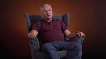 Dan Petrescu este suspendat pentru derby-ul de azi, din Bănie, dar acum doi ani a câştigat titlul din fotoliu. Omul de legătură de atunci al „Bursucului” îi este acum rival