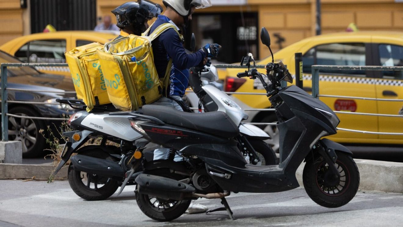 Cât câștigă imigranții nepalezi la hotelul milionarului român: „Fără ei, închideam afacerea! Le dăm și casă și masă”