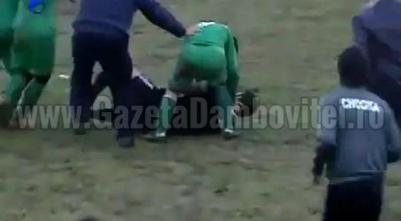 Violențele continuă pe terenurile de fotbal din România: arbitrii, bătuți CRUNT de patronul gazdelor! 