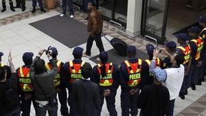 Henry&co s-au întors acasă! Polițiștii i-au împiedicat pe fani să îi linșeze pe jucători