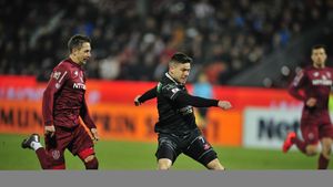 CFR Cluj - Hermannstadt 1-1. Campioana rămâne la 6 puncte de FCSB. Miriuță pleacă cu un punct din Gruia după un eurogol reușit de Tătar și un meci uriaș făcut de Căbuz