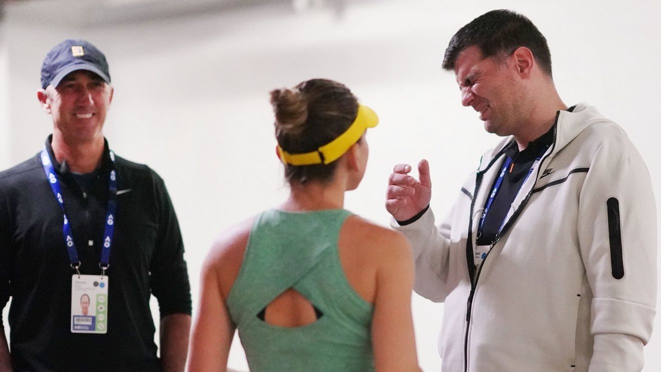 Simona Halep a „distrus" toate sticlele! Filmuleț nemaivăzut până acum din curtea casei în care sportiva locuia cu fostul soț, Toni Iuruc | VIDEO