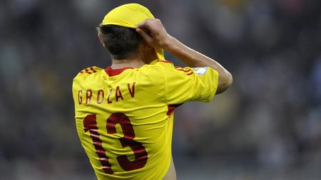 Grozav, boală veche! Nu este prima oară când atacantul încearcă o "scăriță" și își îngroapă echipa. Ce s-a întâmplat pe vremea când juca la Petrolul: "E viața lui să bucure lumea cu un gol de generic". 