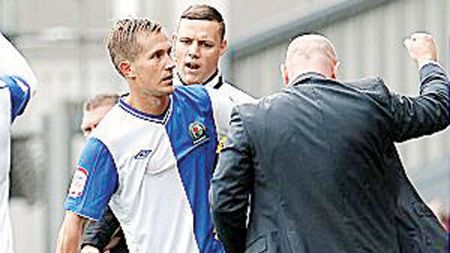 Dacă ar fi jucat la Steaua, cum ar fi reacționat?** Jignit de șefi, cel mai vechi jucător din lotul lui Blackburn răspunde GENIAL: imaginea care a făcut înconjurul lumii