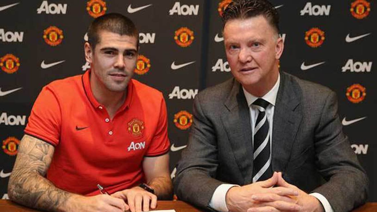 Victor Valdes, umilit de Louis Van Gaal. Decizie uluitoare luată de managerul lui Manchester United