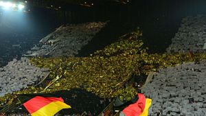 IMAGINEA SERII | "Zidul galben" s-a transformat în steaua aurie. Germania, primire fastuoasă la Dortmund, la debutul în preliminariile EURO 2016