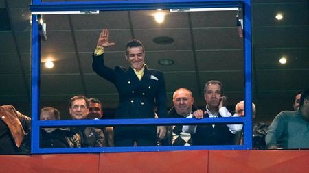 Becali zboară, iar peste steliști plouă cu bani!** Ce prime URIAȘE au luat "magnificul" Tănase și "eroul" Rusescu după victoria cu Astra: "Așa am vrut eu să le dau"