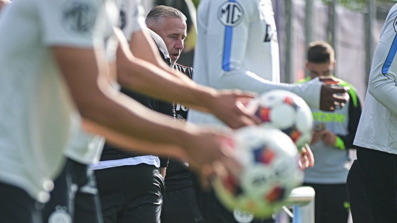 Nici n-a apucat primul meci de la revenirea la FCSB, că Laurențiu Reghecampf deja e pus sub presiune: „După câteva etape...”