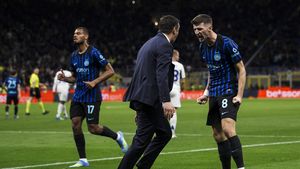 „Zvonuri despre Chivu”. Mister despre ce s-a întâmplat în vestiar lui Inter la pauza meciului cu Como: „Rămâne acolo!”