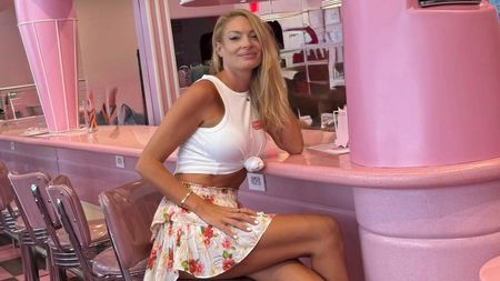 Valentina Pelinel, apariție în piele la 45 de ani şi un mesaj misterios: „Pregătită pentru un nou capitol”