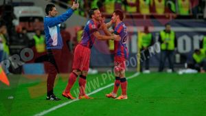 Piovaccari își poate trece imaginea asta în galeria personală. Italianul se oprește la patru "Clasice".  Anunțul lui Reghe după remiza cu Dinamo