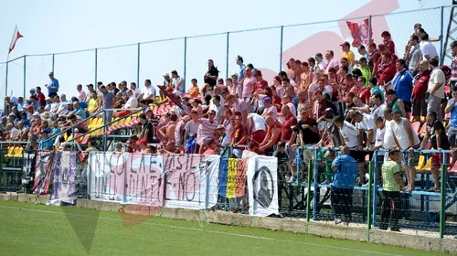 Aproximativ 500 de suporteri au încurajat Rapidul în amicalul cu FC Voluntari! Ce bannere au afișat fanii. FOTO