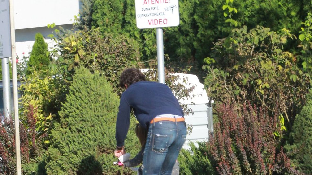Diego Fabbrini își învață fiica să meargă pe bicicleta. Dacă nu sunt bani de motorină, merge și cu pedalatul! Ipostaze nemaiîntâlnite cu mijlocașul lui Dinamo | FOTO EXCLUSIV