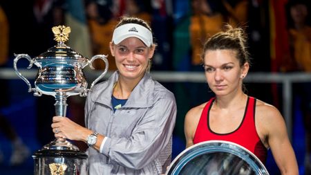 Anticipează un scandal între Simona Halep și Caroline Wozniacki în vestiarul fetelor, la turnee, după declarațiile acestora! „Ca și cum ai tăia aerul cu un cuțit”