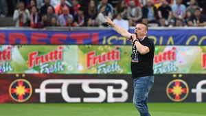 Legătura neștiută dintre familia Lucescu și șeful fanilor FCSB, dezvăluită cu numai câteva ore înaintea meciului cu PAOK: „Îi știu de foarte mult timp!”
