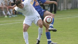 Partidele Sportul Studențesc - Steaua și "U" Cluj - CFR au fost devansate cu o zi