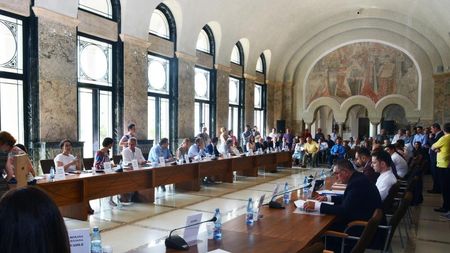 Cutremur după ce ProSport a dezvăluit că PSD încearcă să finanțeze Academia Rapid din bani publici. Subiectul - scos de pe ordinea de zi a ședinței de Consiliu Local Sector 1. Burcă a semnat actele în locul jurnalistului Nahoi. Acesta din urmă a demisionat