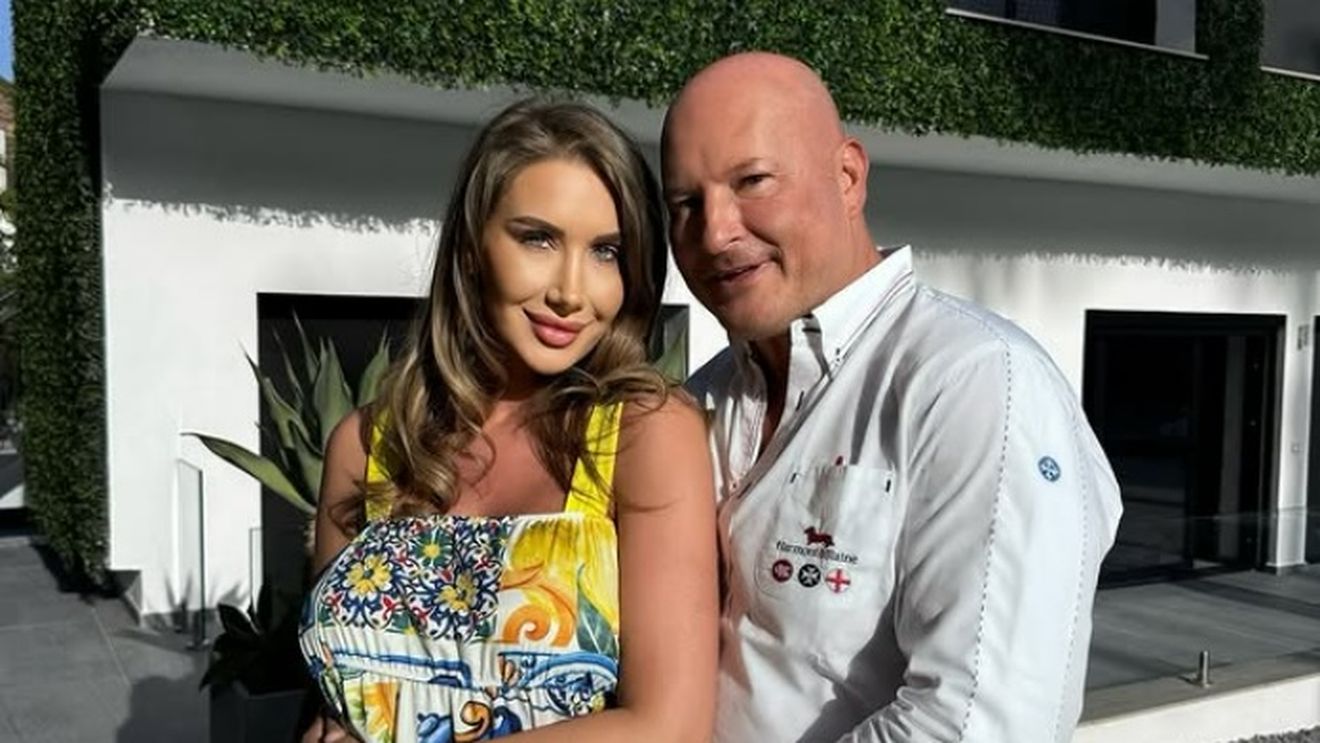 Avion privat „la scară" de la milionarul Arpad Paszkany pentru iubita tinerică. „Plecăm la Budapesta"