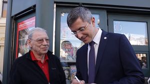 Emeric Ienei, prima reacție după ce Dan Barna s-a oferit să-i acorde un autograf: "Este o chestie de inteligență". VIDEO