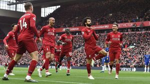 Derby-ul lui Mane și Salah! Liverpool bate Chelsea, egipteanul marchează un gol fabulos și "cormoranii" revin pe primul loc în Premier League. Programul până la final
