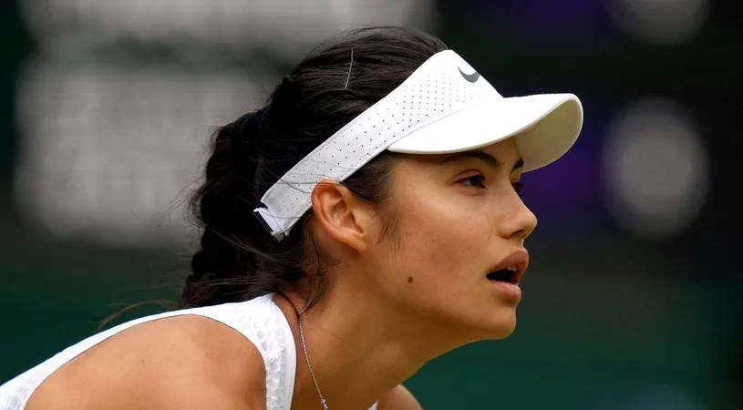 Emma Răducanu, apariția care a uimit pe toată lumea după eliminarea de la Wimbledon! Cu tricoul cărei naționale de fotbal s-a îmbrăcat | GALERIE FOTO