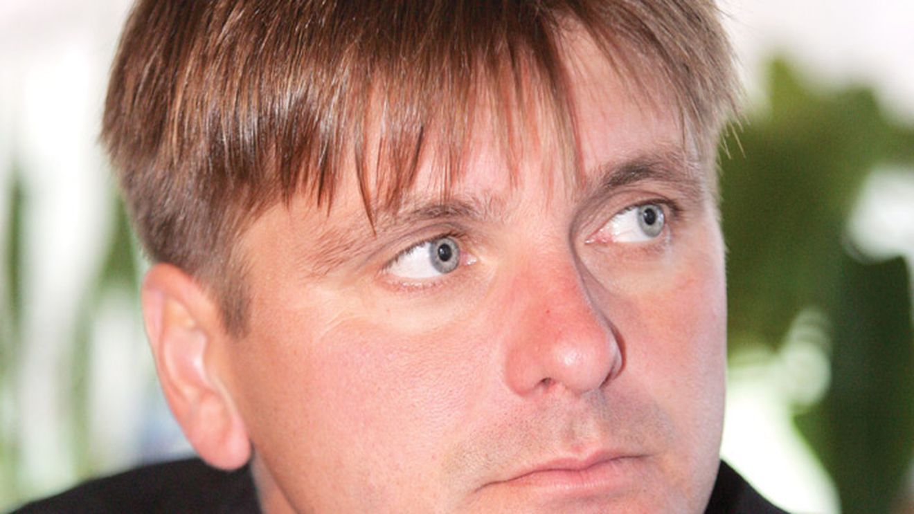 Uhrin, sigur de postul lui