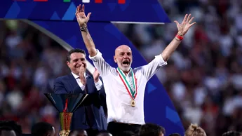 Antrenorul lui AC Milan, fără medalia de campion! Un suporter i-a furat-o, iar Stefano Pioli a rămas fără cuvinte: „Este singura pe care o am!”