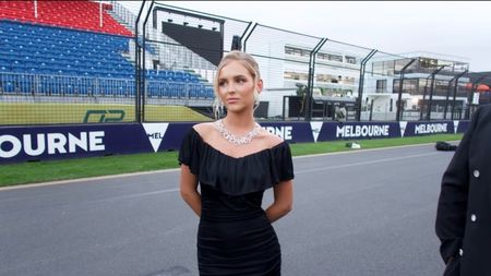 Nemaivăzut. A purtat un colier unic de 350.000 de dolari cu peste 1000 de diamante