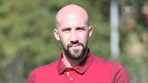 „Benzina s-a dus în jos”. Iasmin Latovlevici știe unde a greșit FCSB