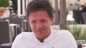 Gică Popescu a dat drumul la robinetul cu bani după ce a băgat peste 6.000.000 de euro în complexul comercial din Hunedoara: „Nu ne oprim!”