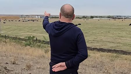 Un milionar român a cumpărat masiv terenuri în Lunca Dunării, dar afacerea cu care vrea să se îmbogățească e lovită crunt de haitele de șacali!