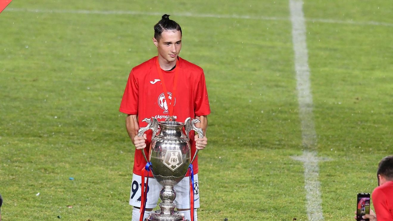 Gigi Becali speră să se îmbogățească de pe urmele unui fotbalist care joacă în Liga 2. Cine este Adrian Niță, puștiul lui FCSB cu clauză de 150 de milioane de euro