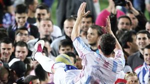 Paraschiv: "Sunt fericit că mi-am îndeplinit visul de a juca în Ligă!** Criticilor le spun doar atât: mucles!"