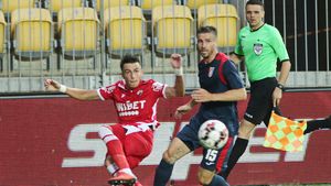 Chindia Târgoviște - Dinamo 3-2. Debut HORROR pentru Uhrin! "Câinii" sunt pe ultimul loc în clasament