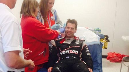 Will Power a dominat clar weekendul IndyCar. Juan Pablo Montoya a vrut să-și felicite coechipierul, dar l-a trimis de pe prima treaptă a podiumului direct la doctor