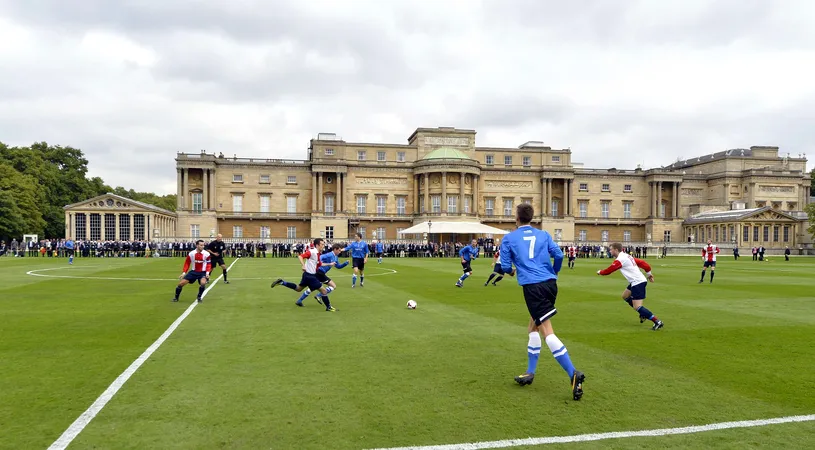 FOTO: Primul meci de fotbal jucat la Palatul Buckingham. Prințul William: 