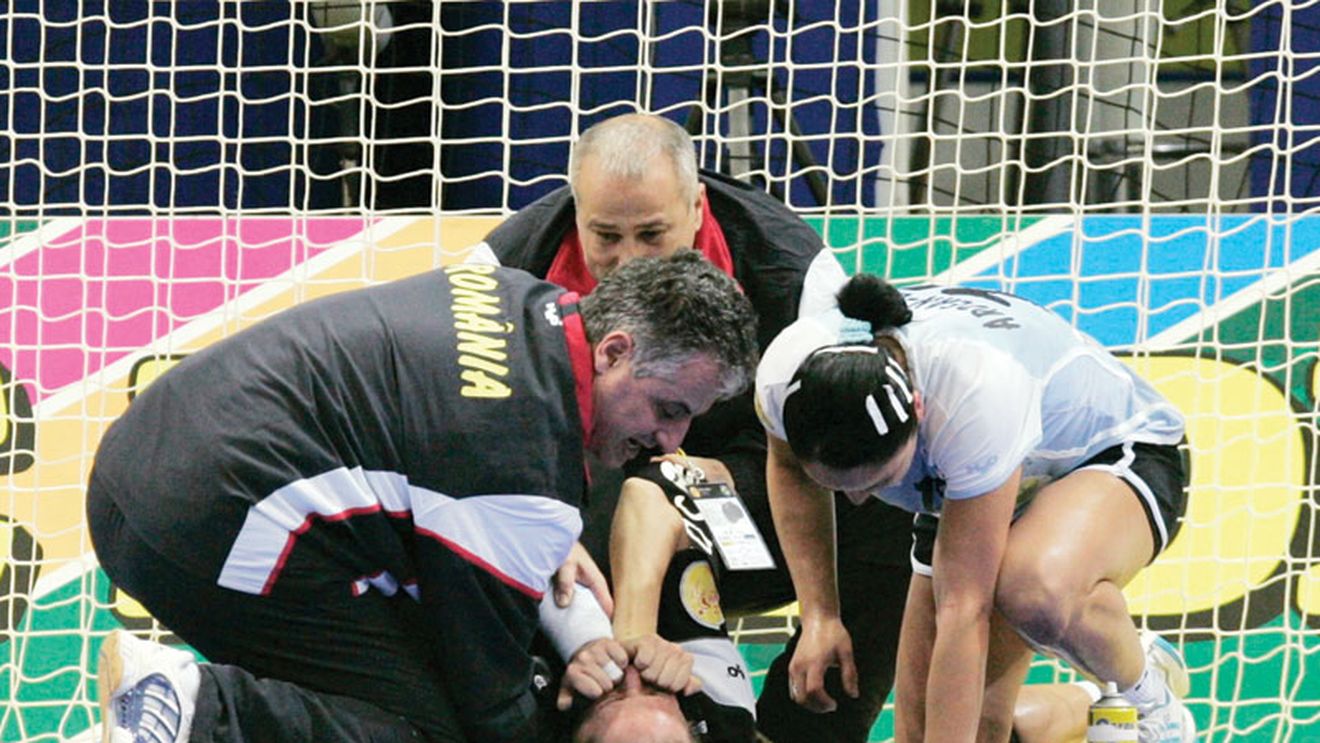 Dedu: "În principiu, accidentarea Paulei Ungureanu nu este chiar atât de gravă". Motivul pentru care nimeni nu s-a pronunțat însă clar în privința accidentării portarului naționalei